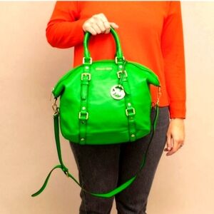 ⚘️VERY RARE Michael kors Apple Green Bedford bag